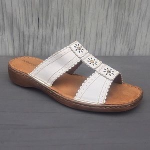 White leather slip-on sandals from Naturalizer